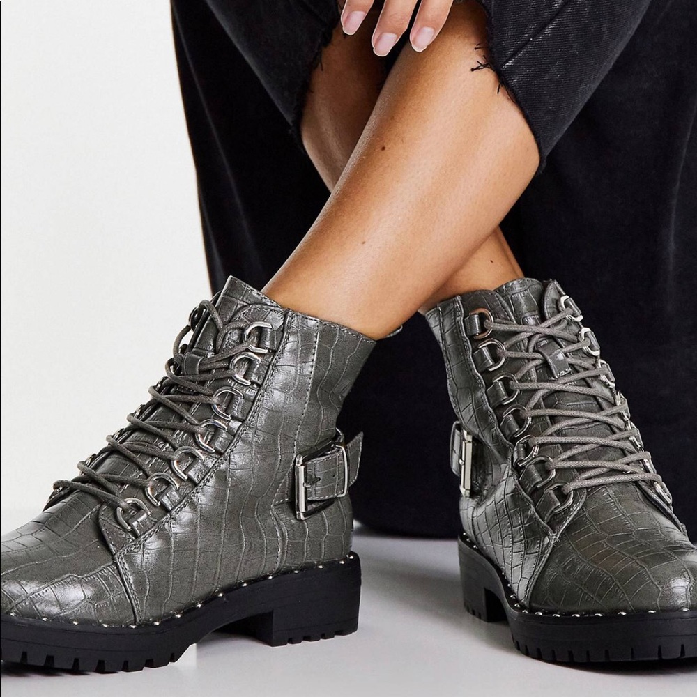 NWT ASOS Design Aura Lace-Up Hiker Boots - Picture 2 of 5